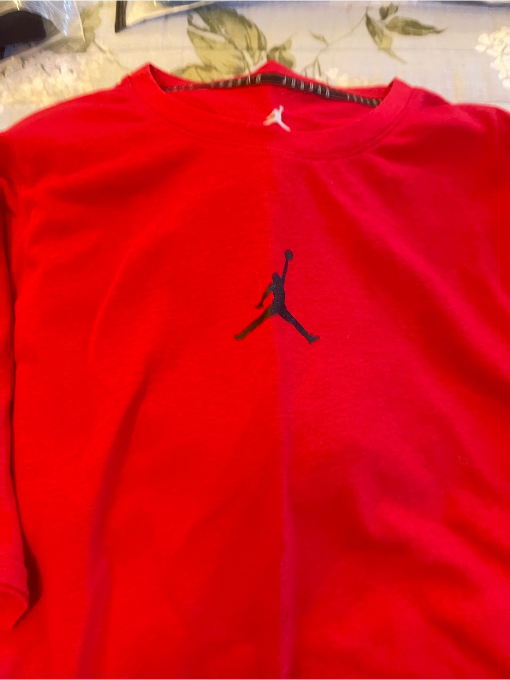 New Nike Jordan Red Dri-FIT Short Sleeve Shirt size large.